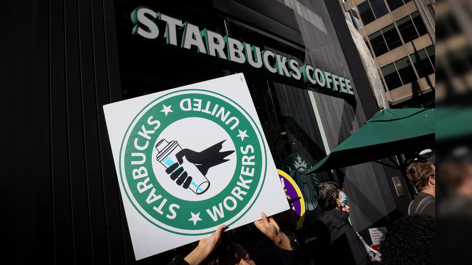 starbucks-loses-usd11-billion-due-to-poor-sales-boycotts