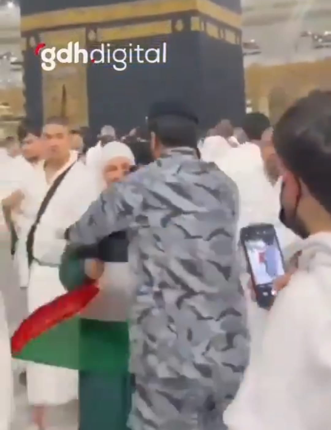 A2A549D4-6608-4E5A-A9C3-374D8DD65F1D