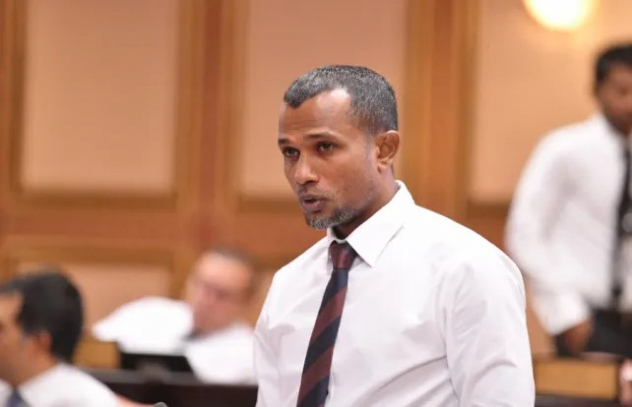 large_166482220914KwRN